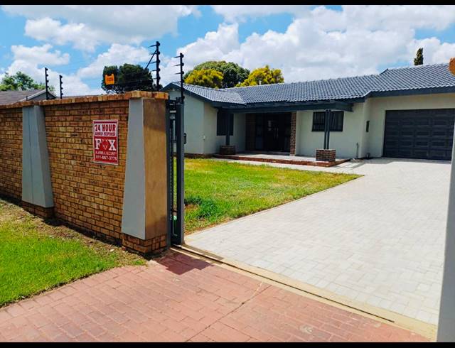 4 BEDROOM FREEHOLD FOR SALE IN BRACKENHURST